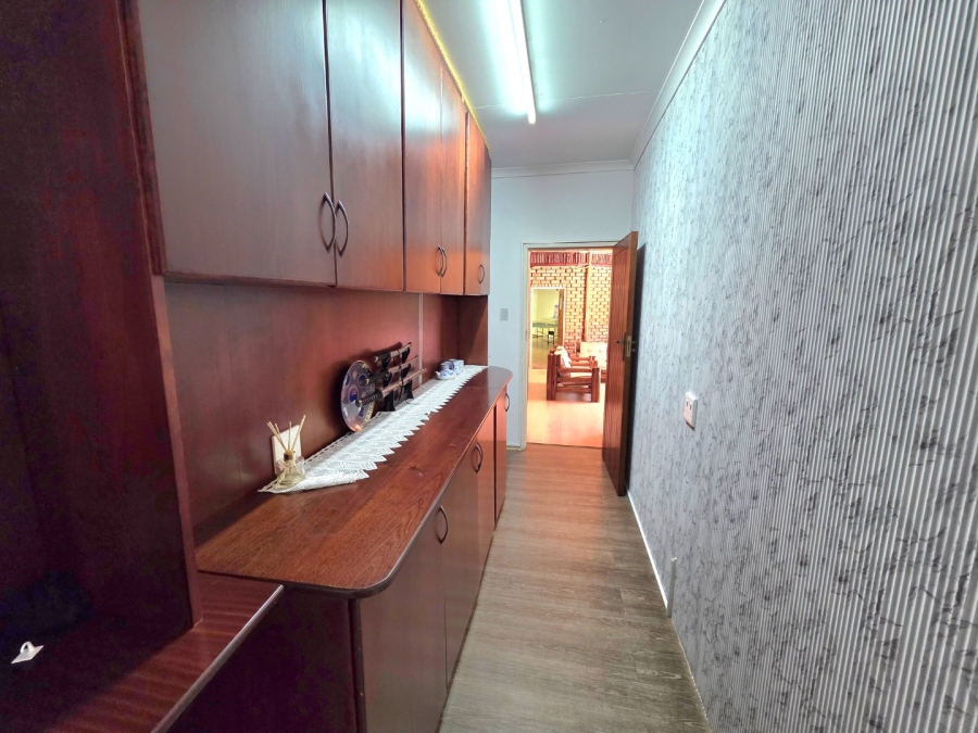 5 Bedroom Property for Sale in La Provance Free State